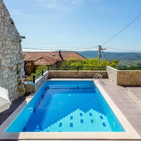 Villa Sleeps 4 Pool