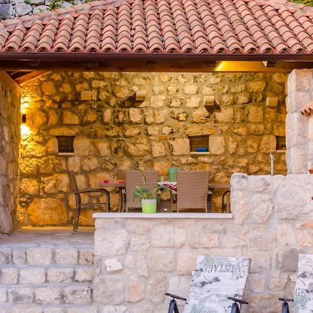 Sleeps 4 Pool Mihanici