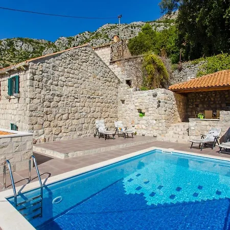 빌라 Sleeps 4 Pool