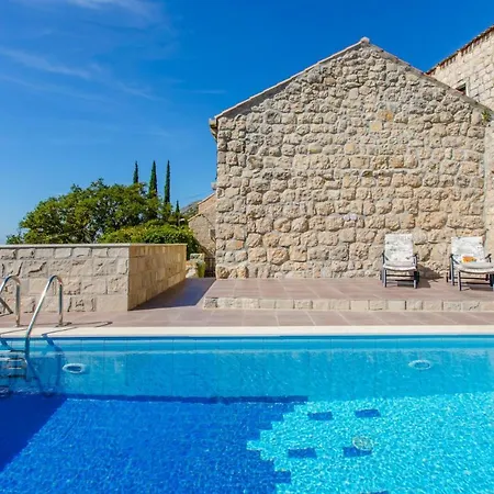 Sleeps 4 Pool Villa
