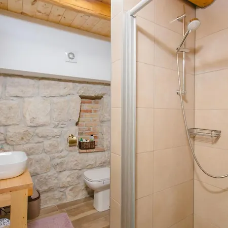 빌라 Sleeps 4 Pool Mihanici