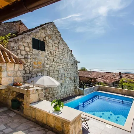 Sleeps 4 Pool *
